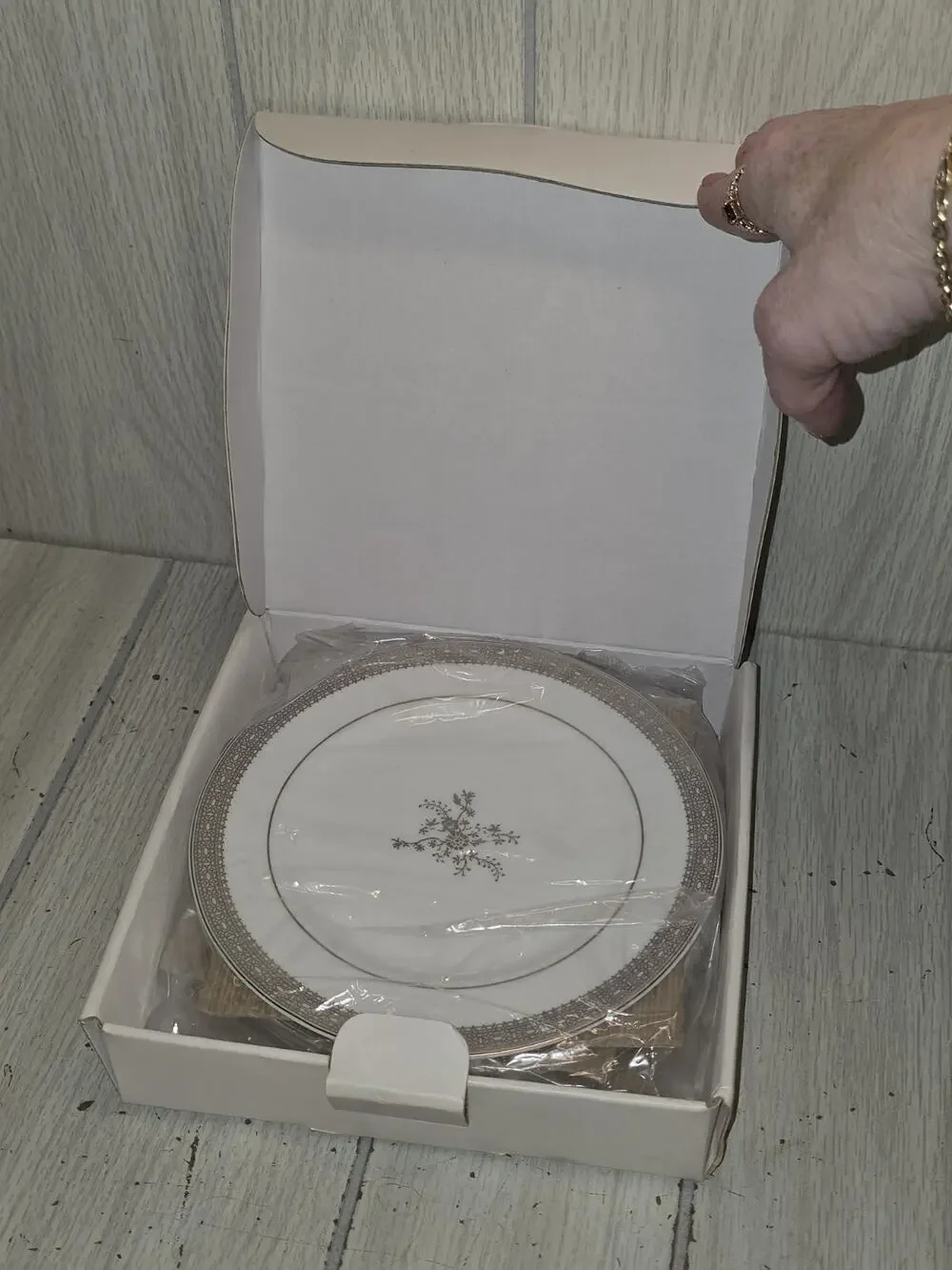 Vera Wang Wedgewood Vera Lace Bone China 4 Dessert Plates Silver Rim England 7